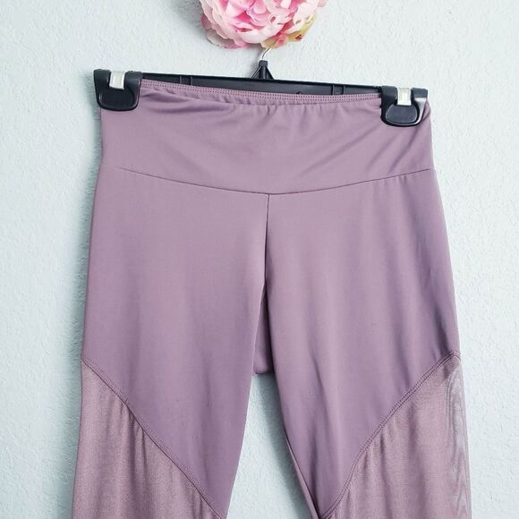 Onzie Flow Lilac Mesh Panel Capri Leggings - Picture 4 of 9